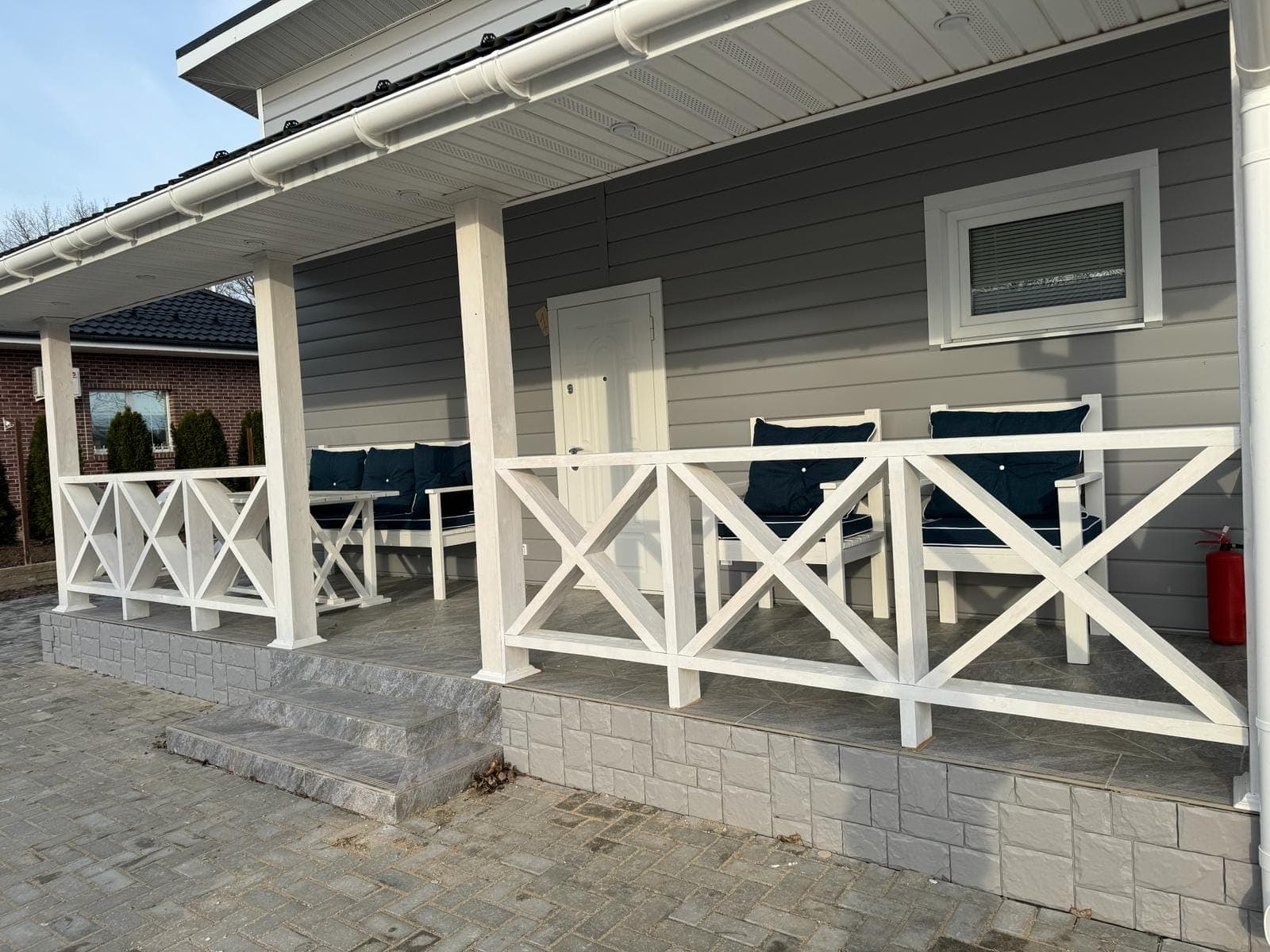 Домики Shepelev House вечером